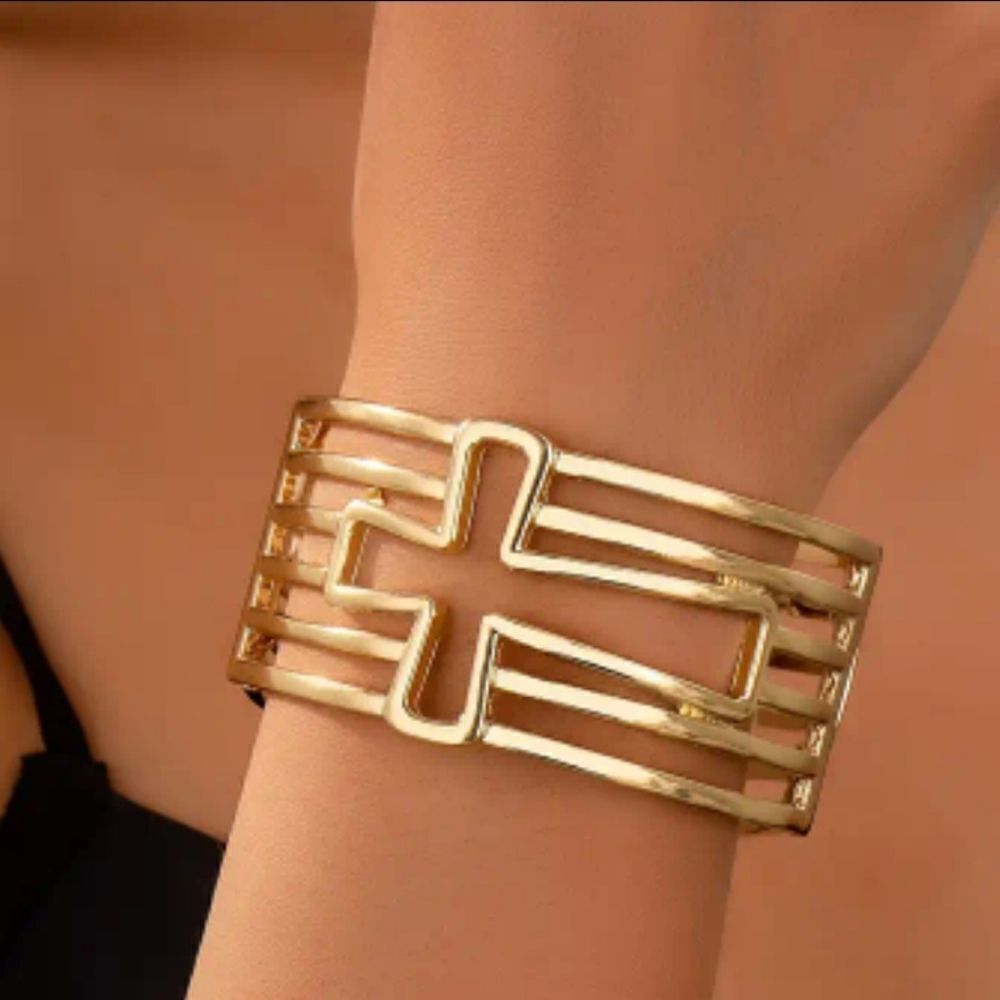 Cross stretch bracelet